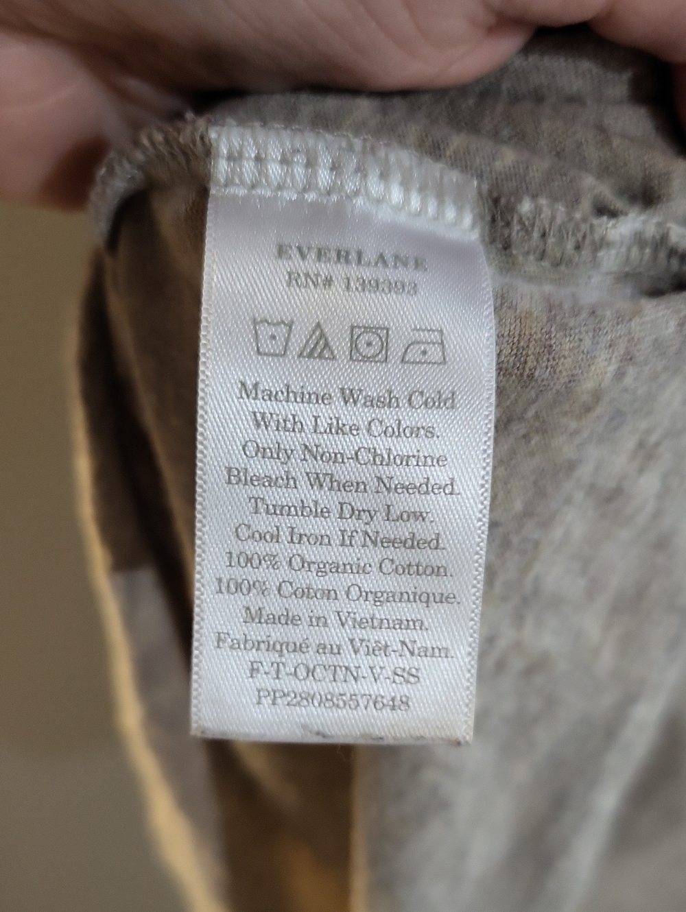 Everlane V-neck - Picture 4 of 4